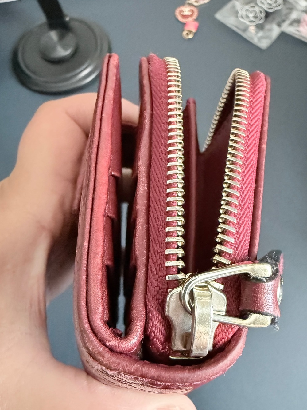 Red Gucci Embossed Compact Wallet - Picture 5 of 16